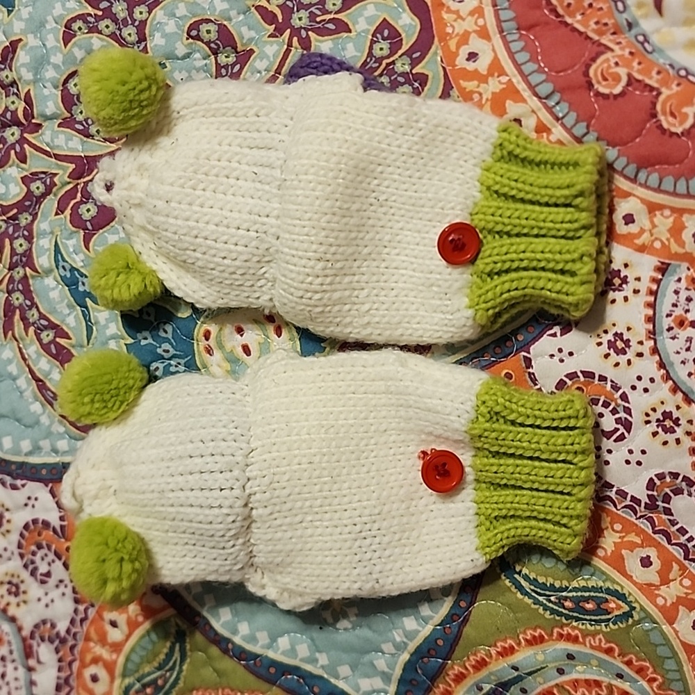Claire's PANDA Mittens/Gloves - Picture 5 of 7